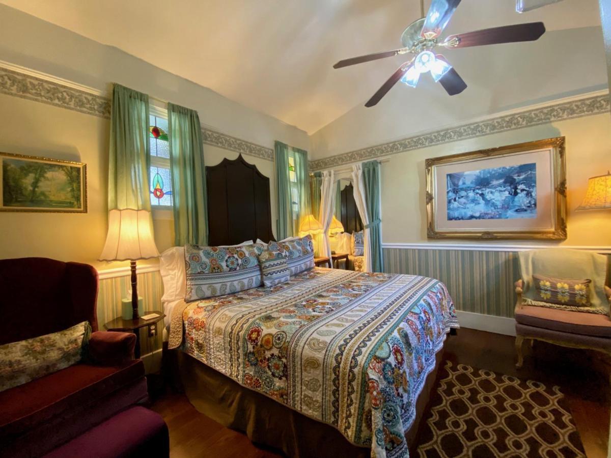 King Suite with Fireplace - Ground Floor,1025849740:JPEG
