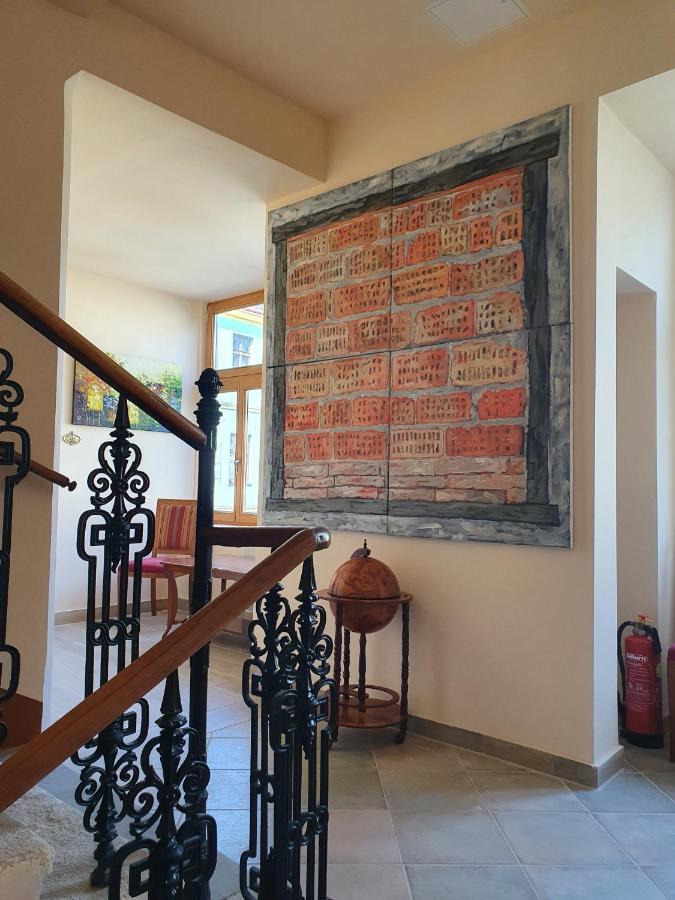 One-Bedroom Apartment,1105765731:JPEG