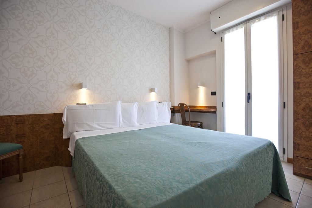 Double or Twin Room,109990476:JPEG