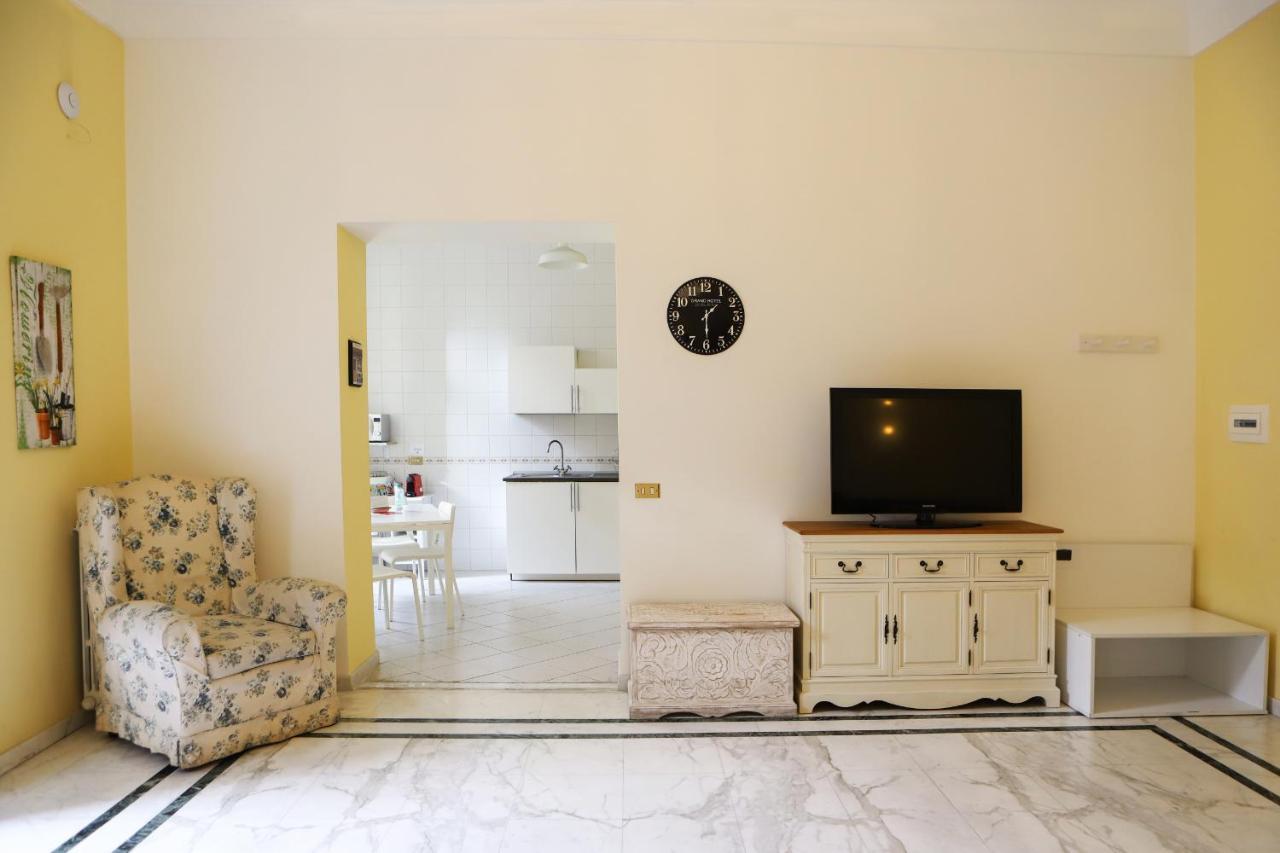 Superior Family Room,1116759204:JPEG
