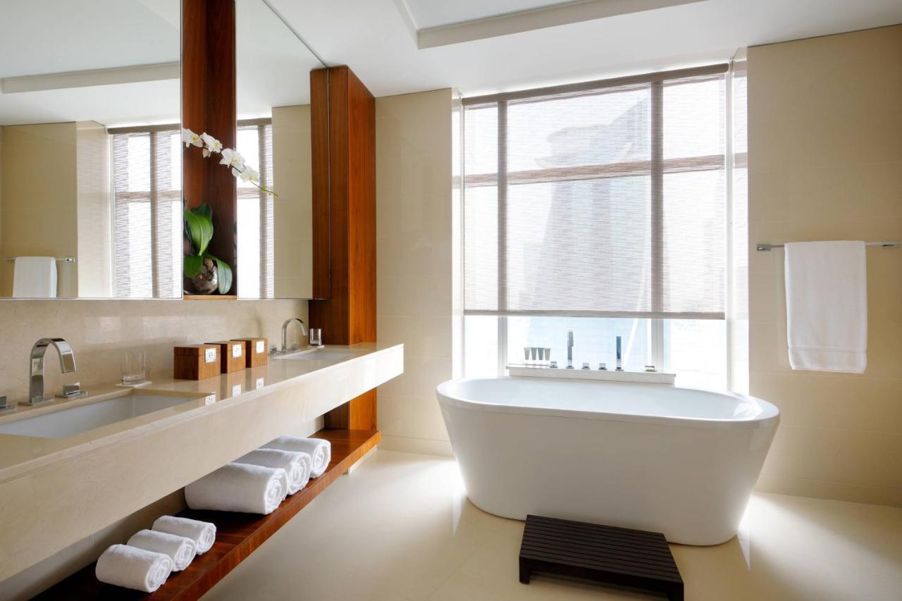 Executive Suite with Lounge Access,1413387164:JPEG