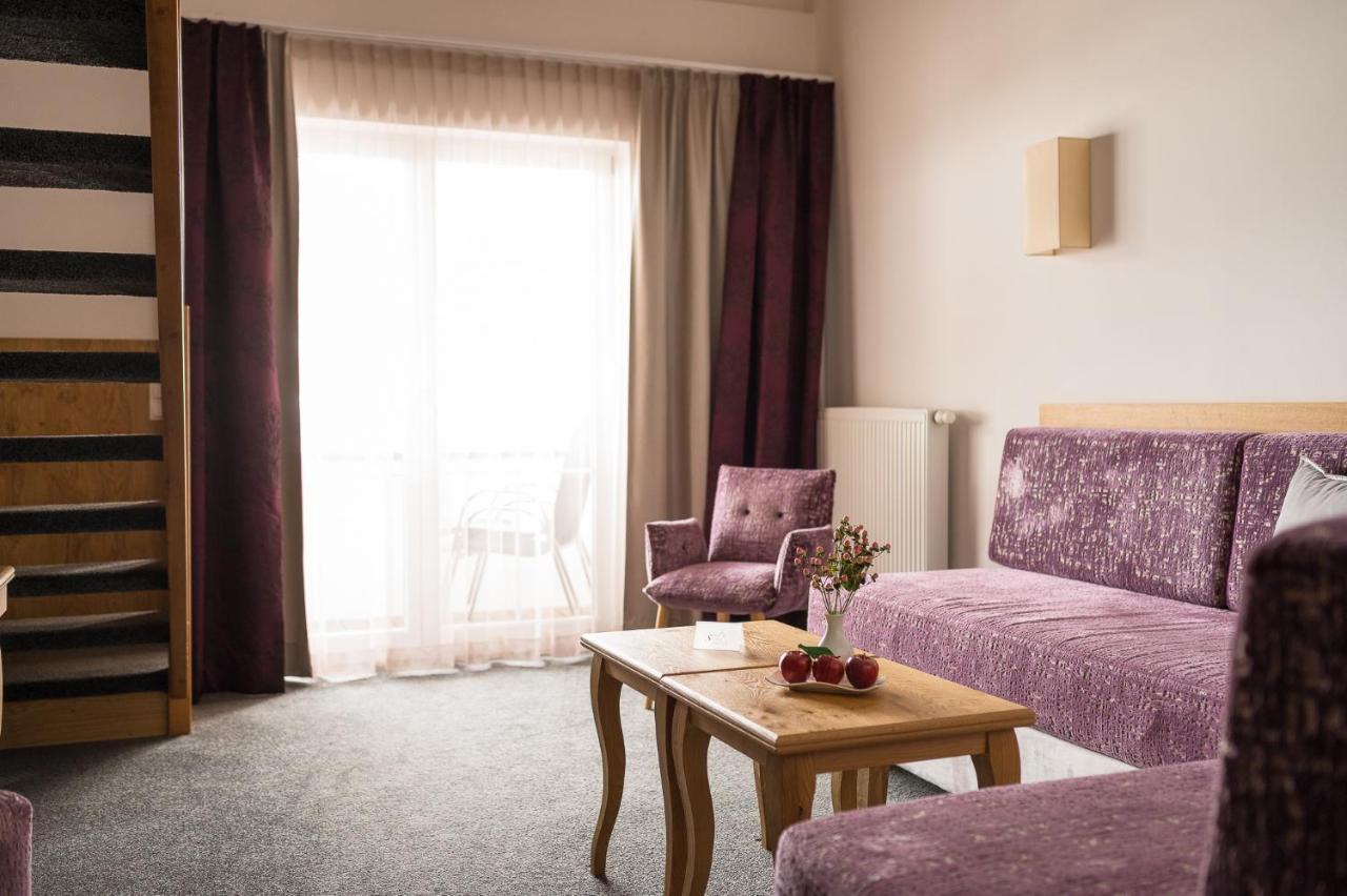 Duplex One-Bedroom Suite Balcony,1177042561:JPEG