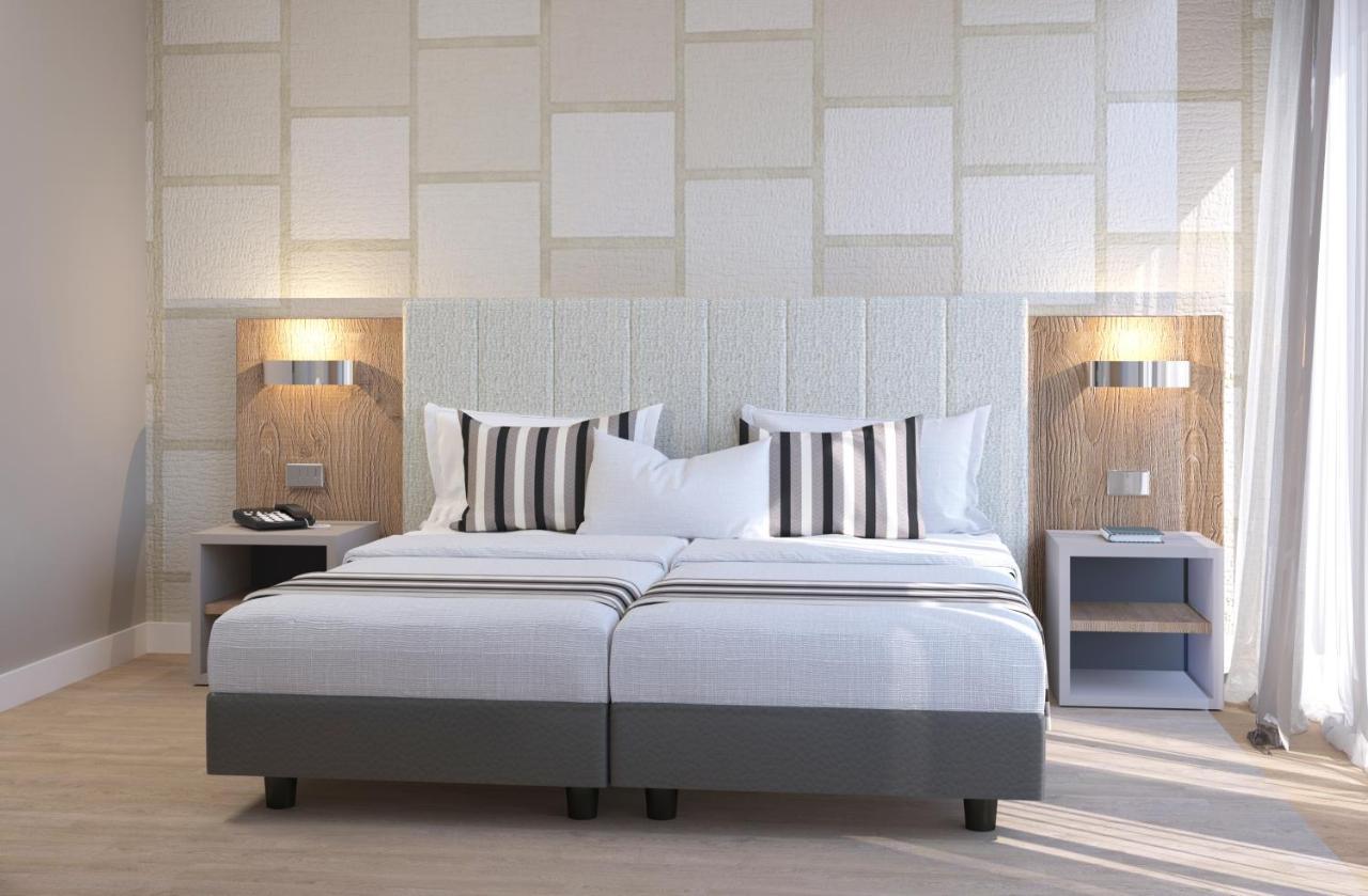 Double or Twin Room Partial Lake View Balcony,1380723221:JPEG