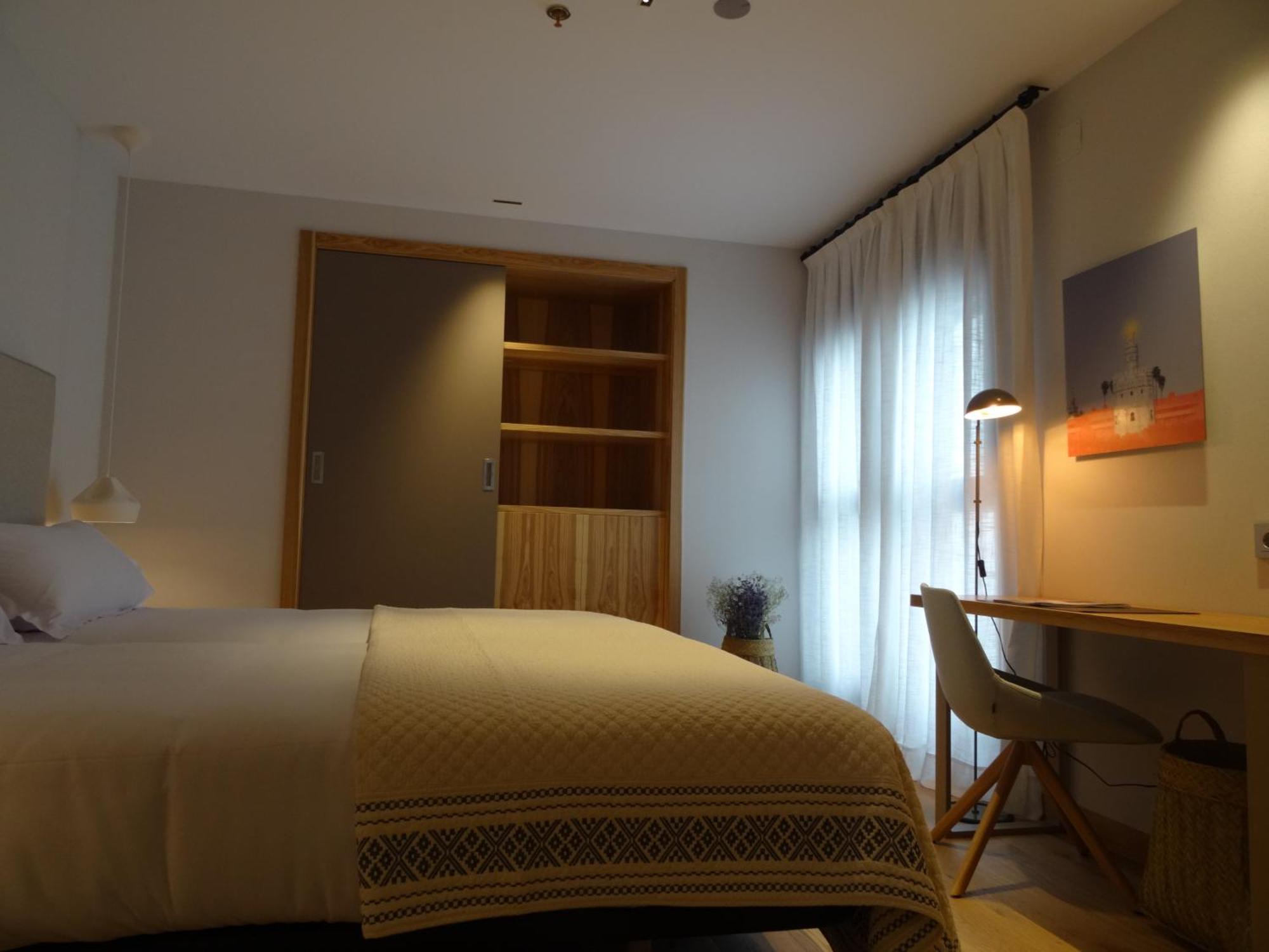 Double or Twin Room,413650785:JPEG