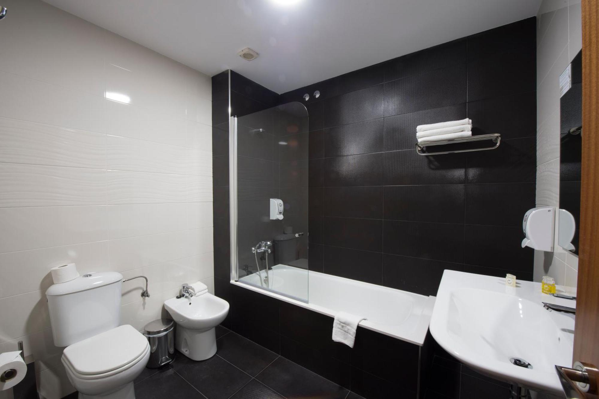 Triple Room,1652748046:JPEG