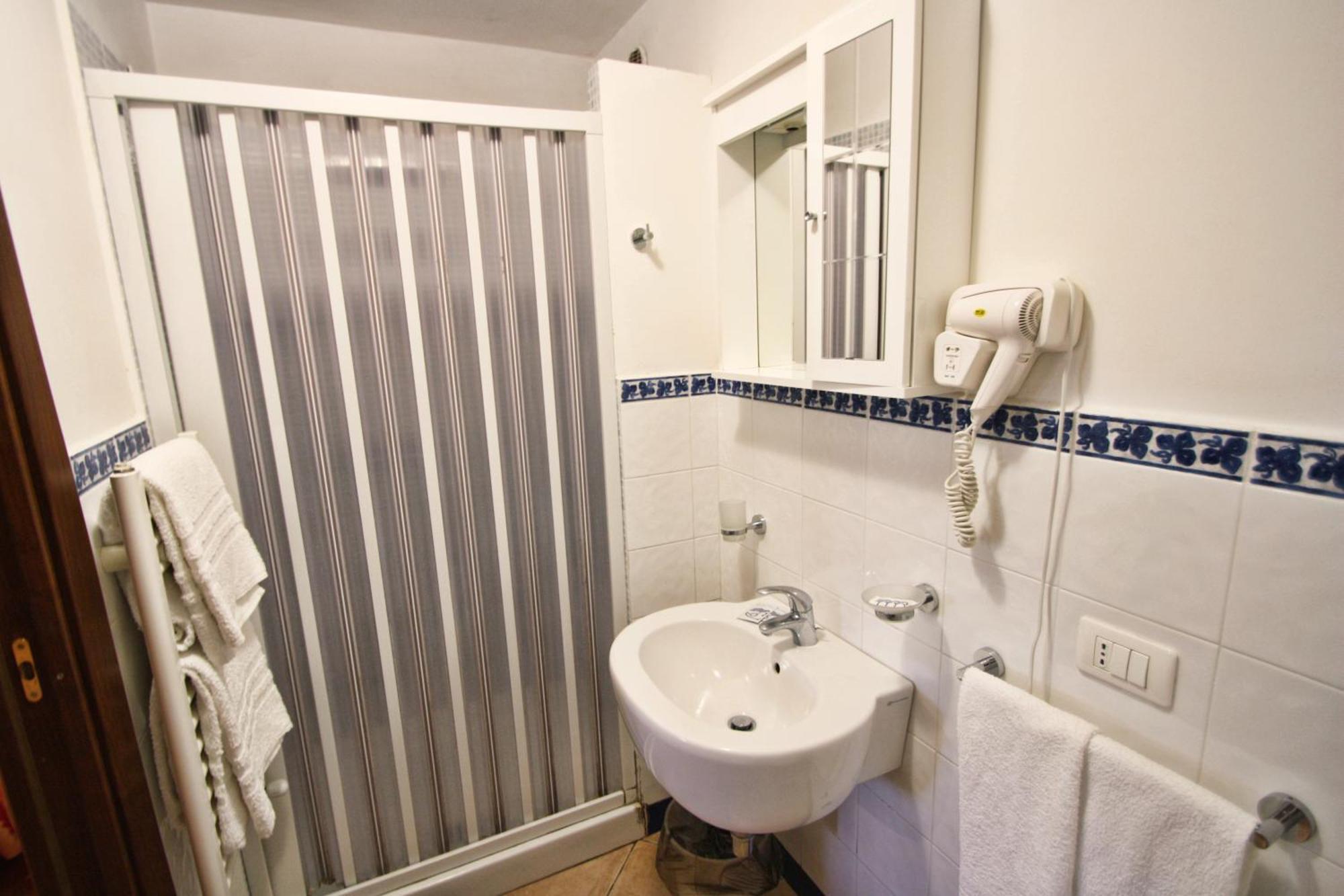 Triple Room,1209526945:JPEG