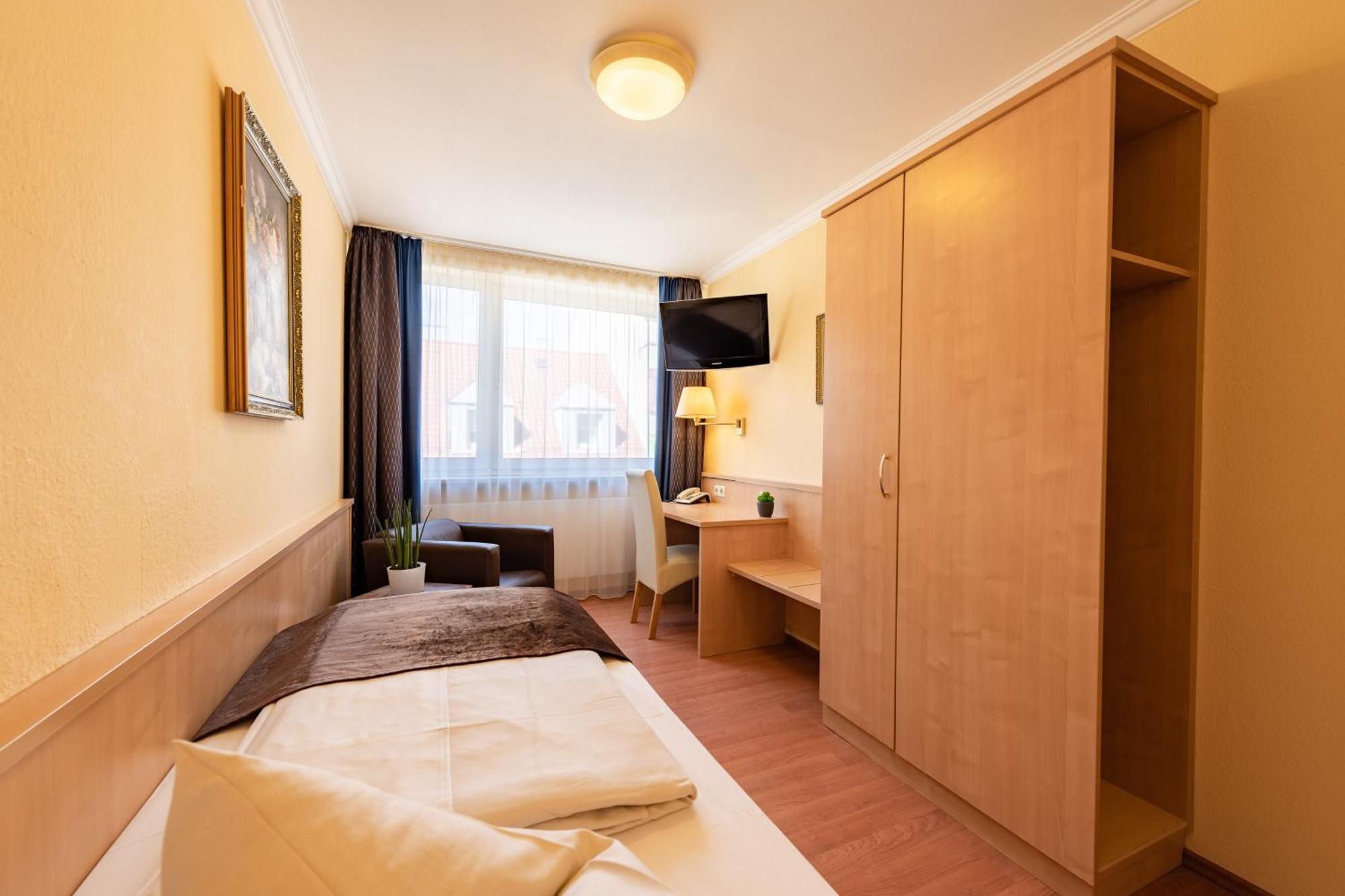 Single Room,1212153457:JPEG