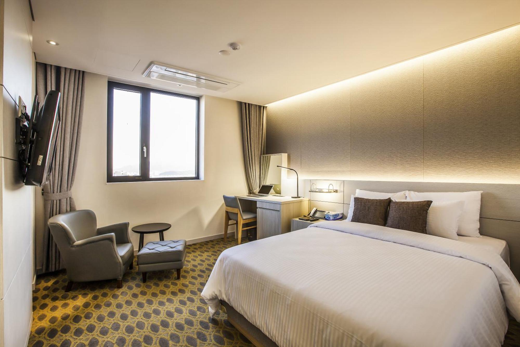 Standard Double Room,1213968787:JPEG