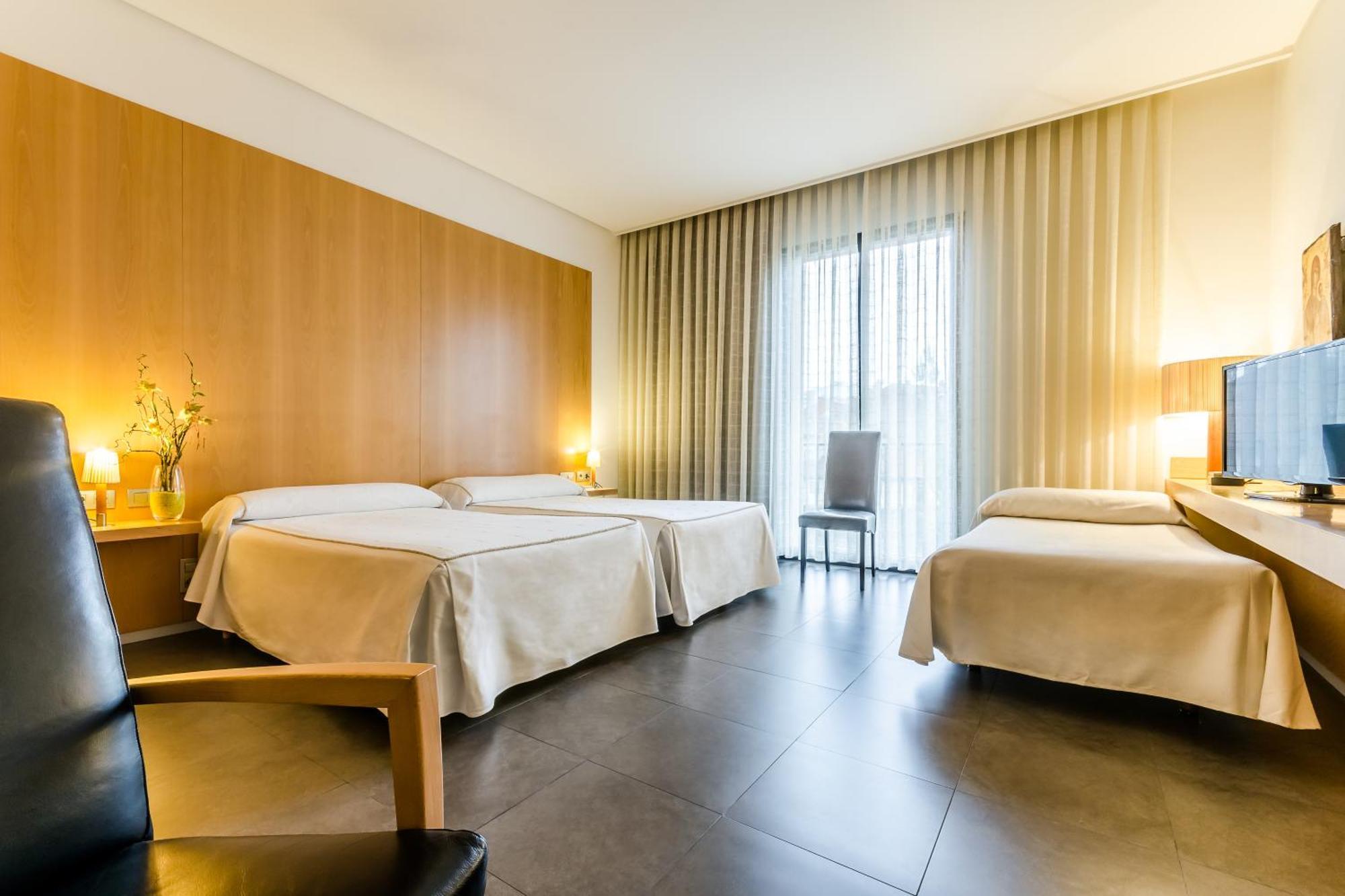 Twin Room with Extra Bed,1214691382:JPEG