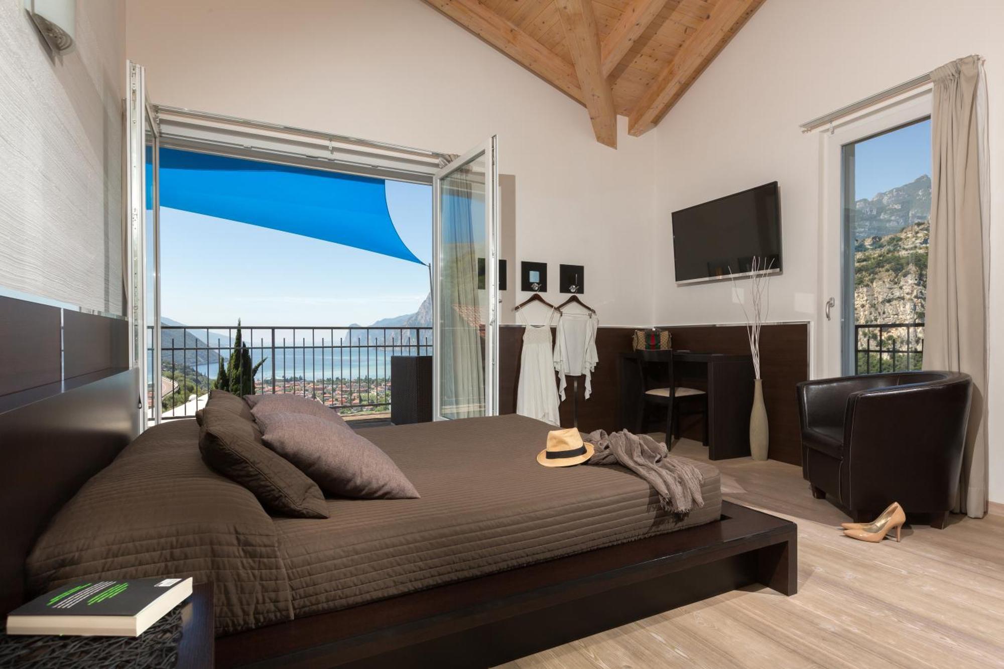 Superior Double Room with Lake View,964468900:JPEG