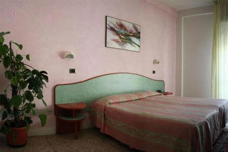 Single Room,683349885:JPEG
