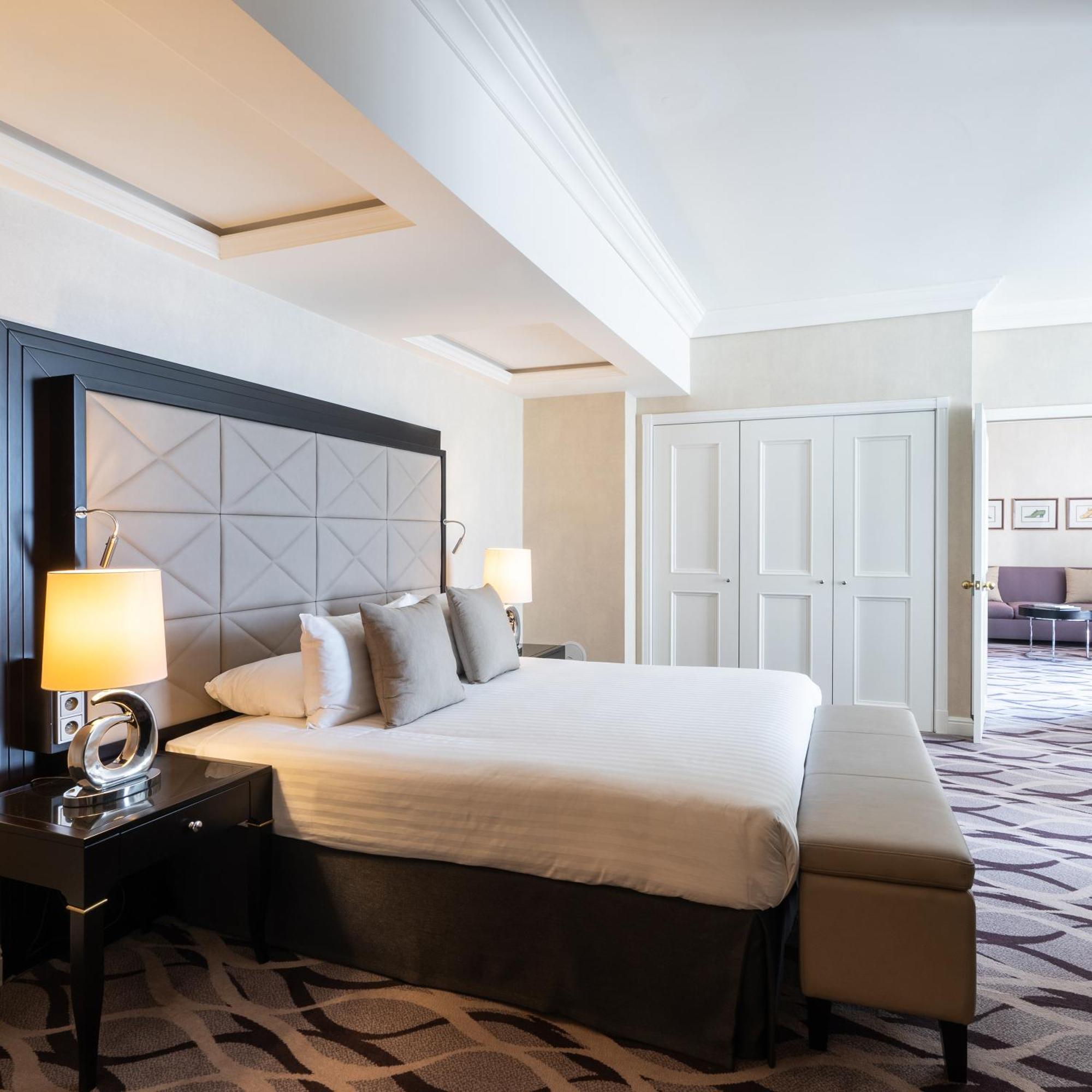 Executive Suite,1234978907:JPEG