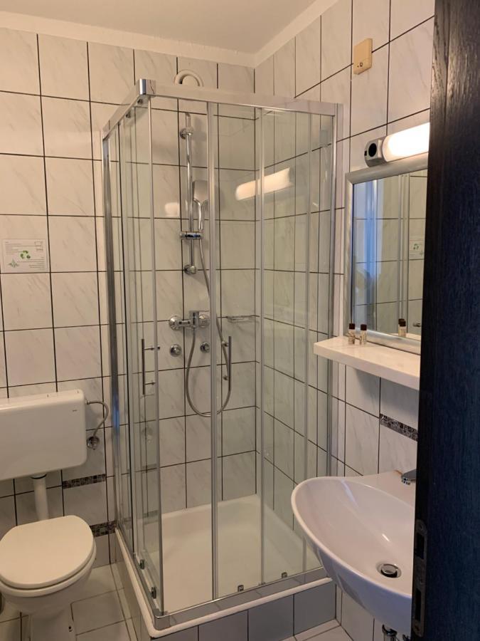 Single Room,1246047949:JPEG