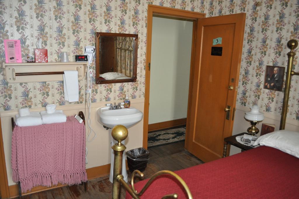 Standard Room Full Bed
