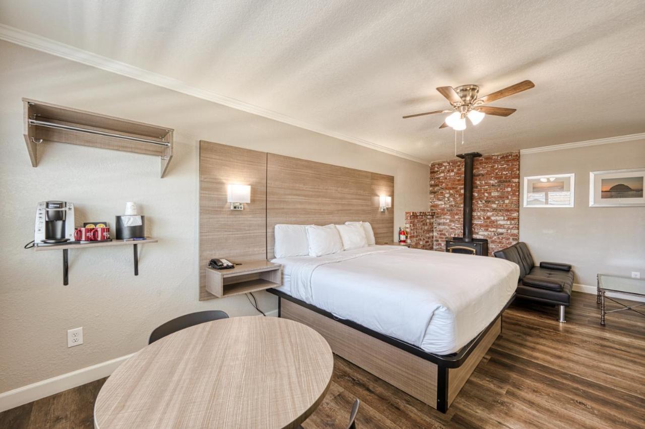 Deluxe King Suite