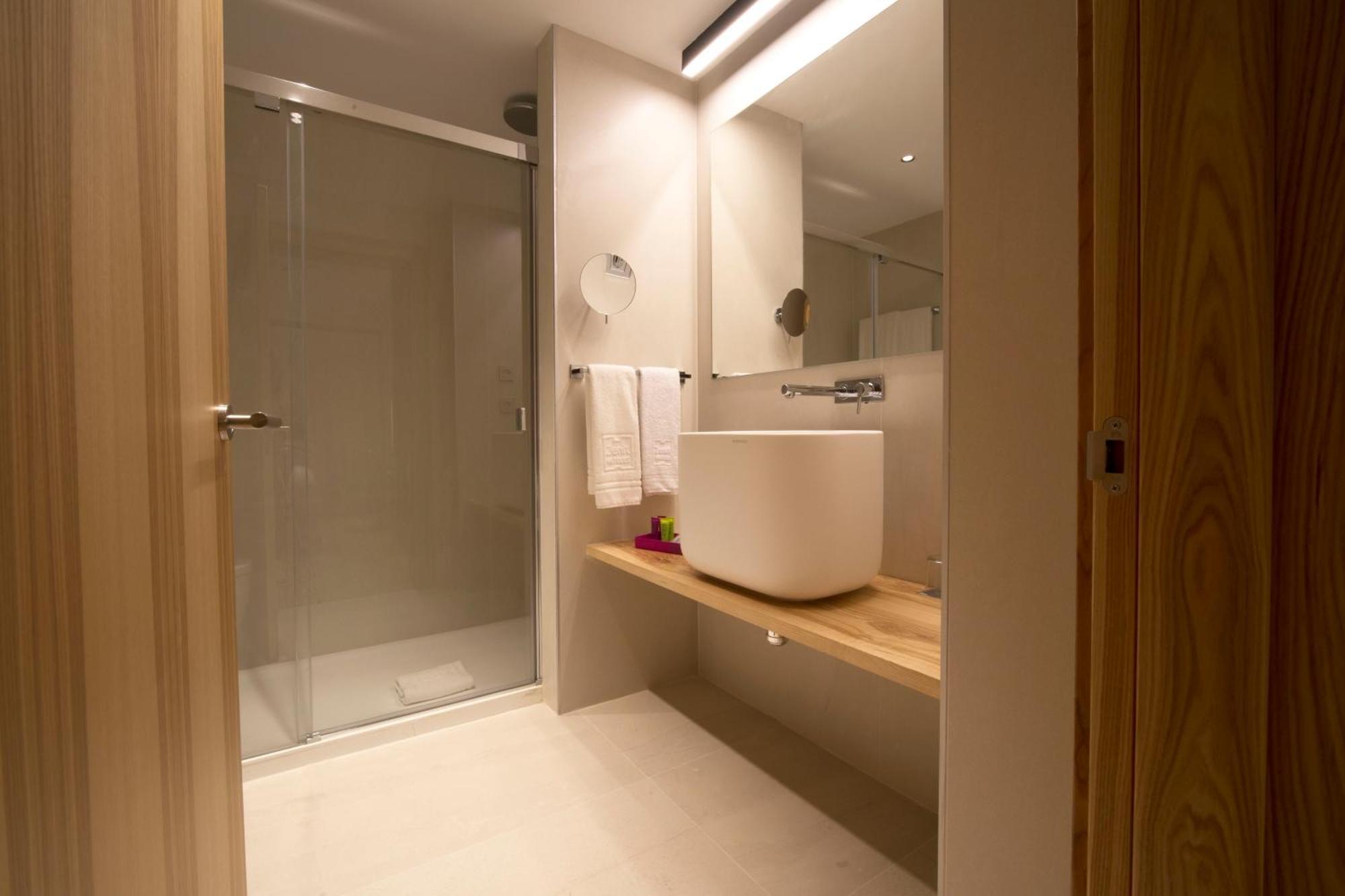 Premium Quadruple Room,1272781693:JPEG