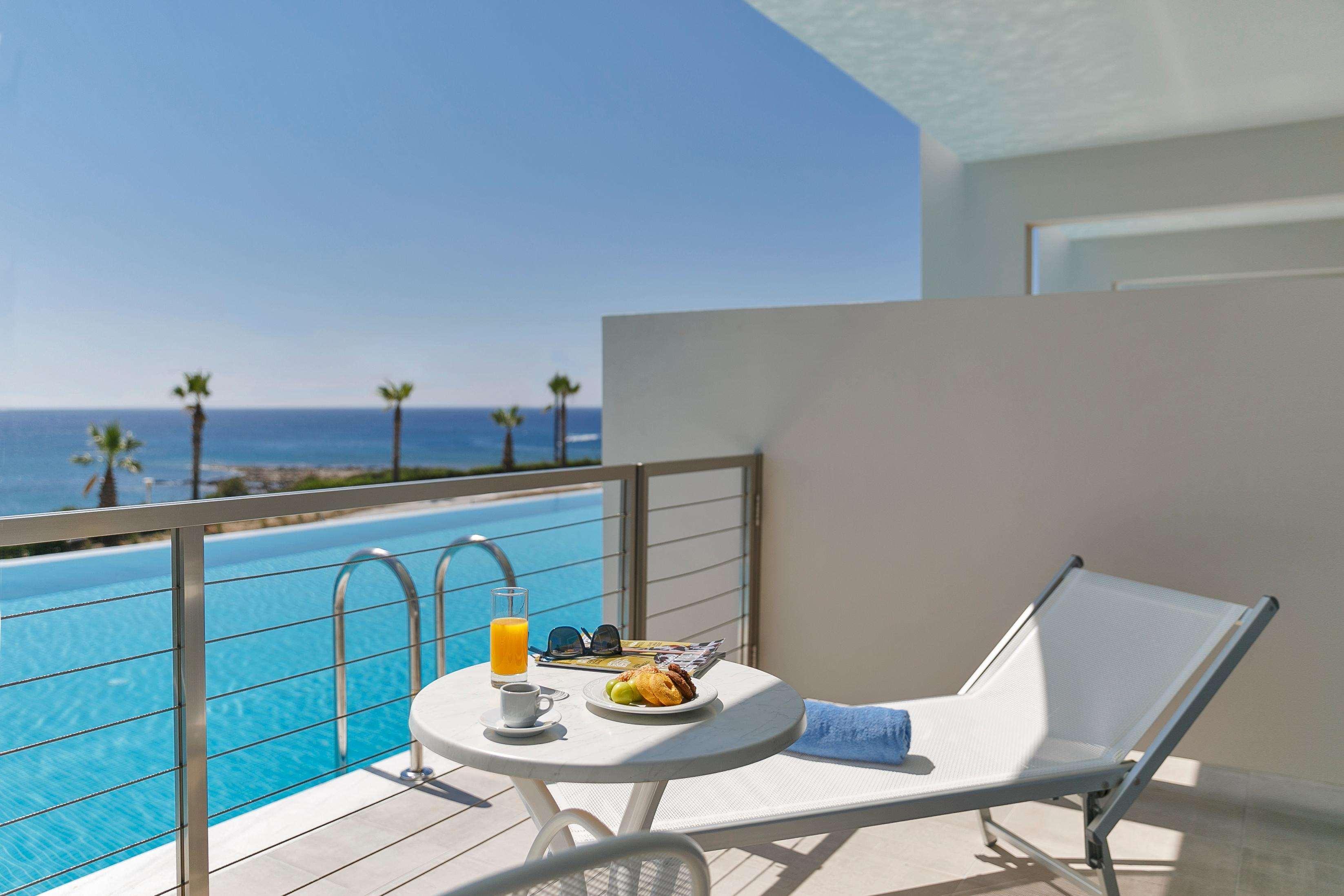Executive Family Room Sharing Pool Sea View,705335101:JPEG