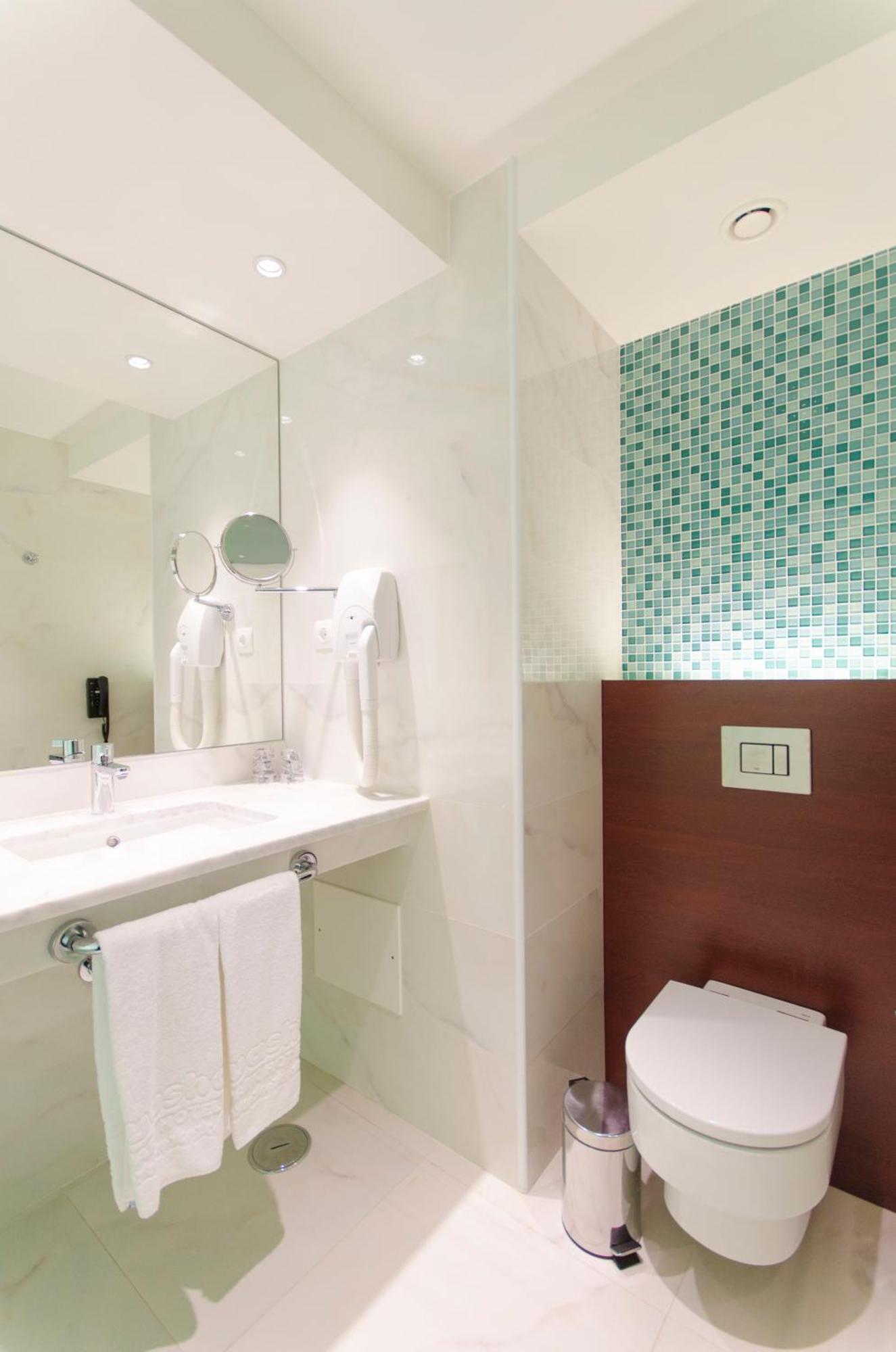 Twin Room,1274512000:JPEG