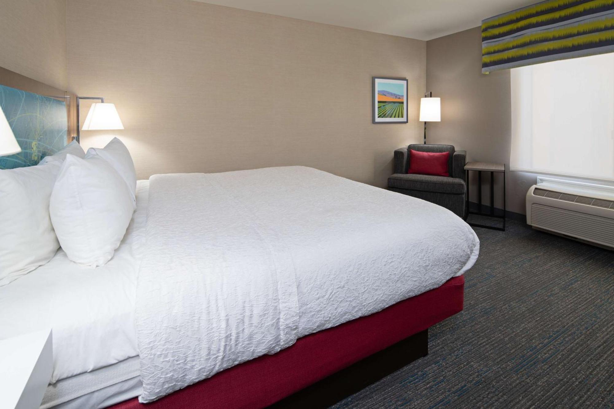King Room with King Bed - Non-Smoking