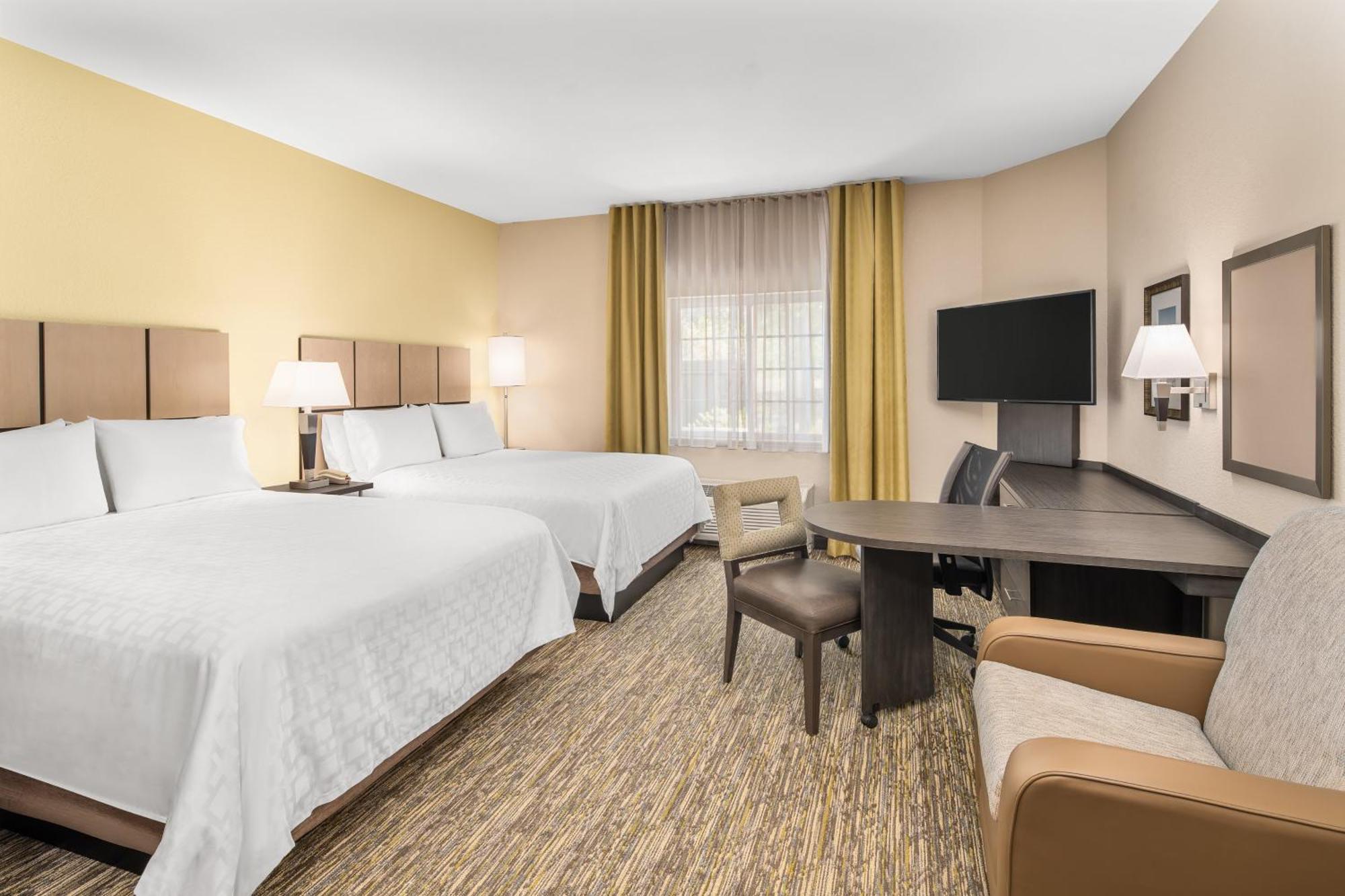 Queen Suite with Two Queen Beds with Accessible Tub - Non-Smoking,1276412683:JPEG