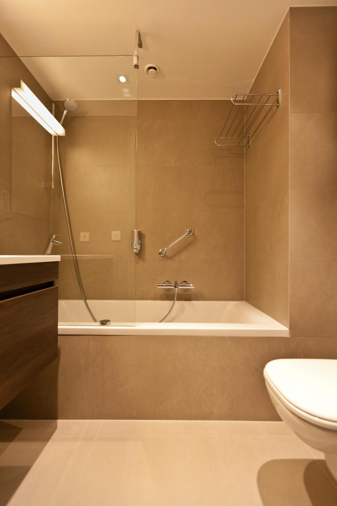 Apartment with 3 Single Beds,1284380164:JPEG