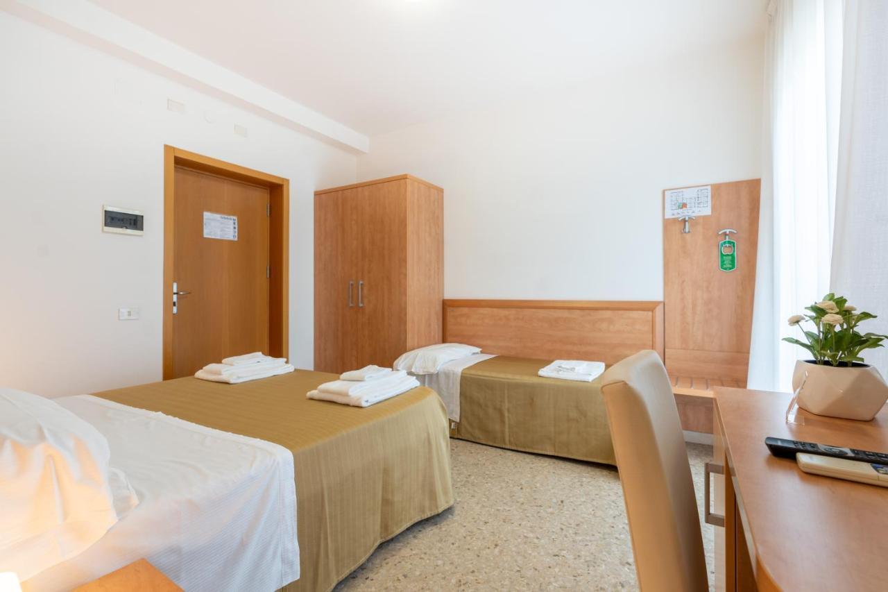 Triple Room,1302387862:JPEG