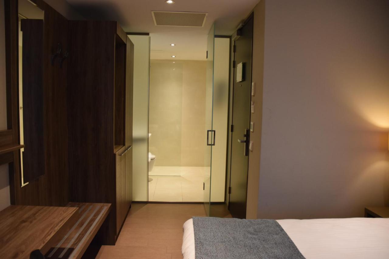 Twin Room,1448318026:JPEG