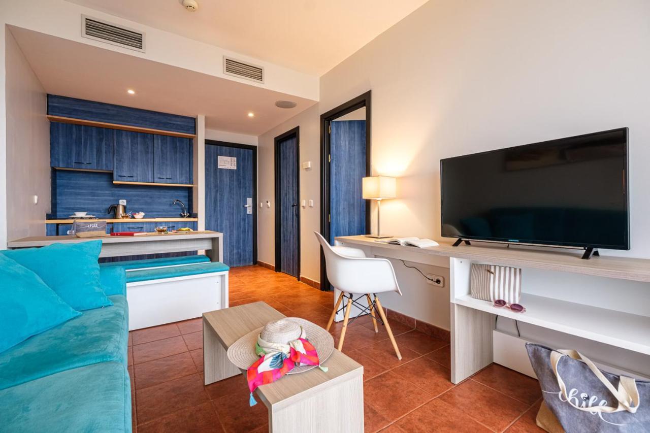 Junior Suite (2 Adults + 2 Children),1319935000:JPEG