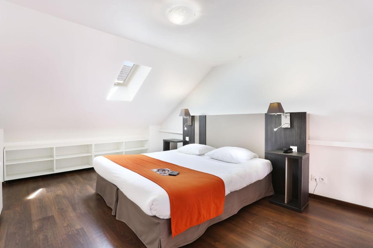 One-Bedroom Apartment,1348859327:JPEG