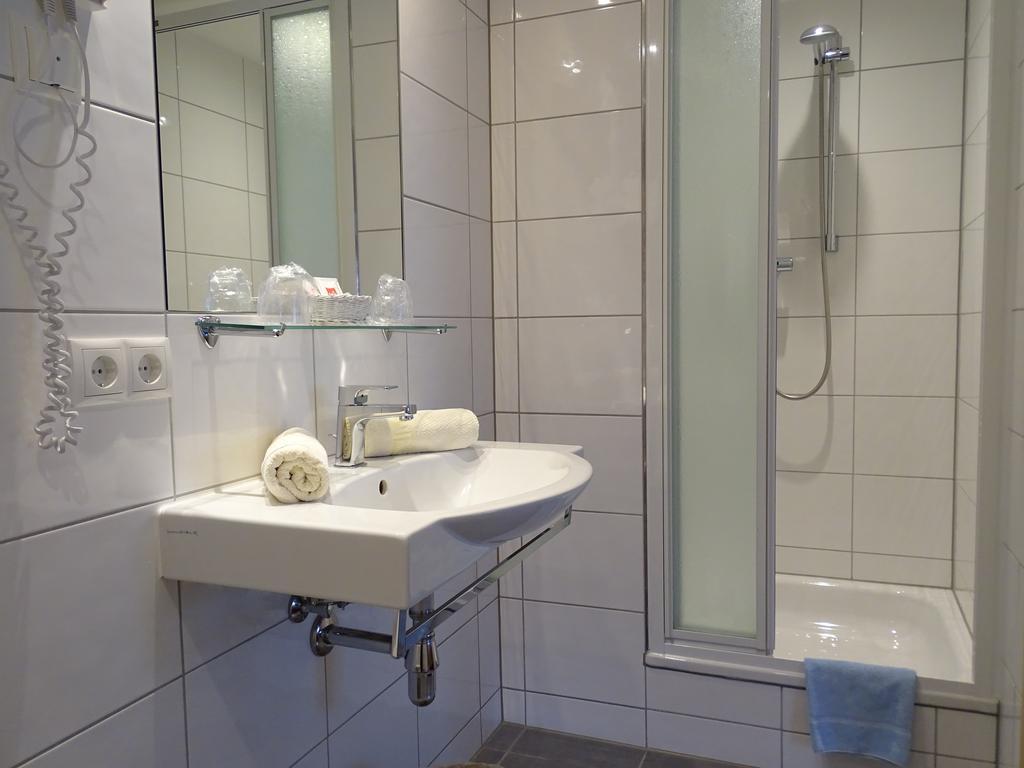 Standard Double Room,697247781:JPEG