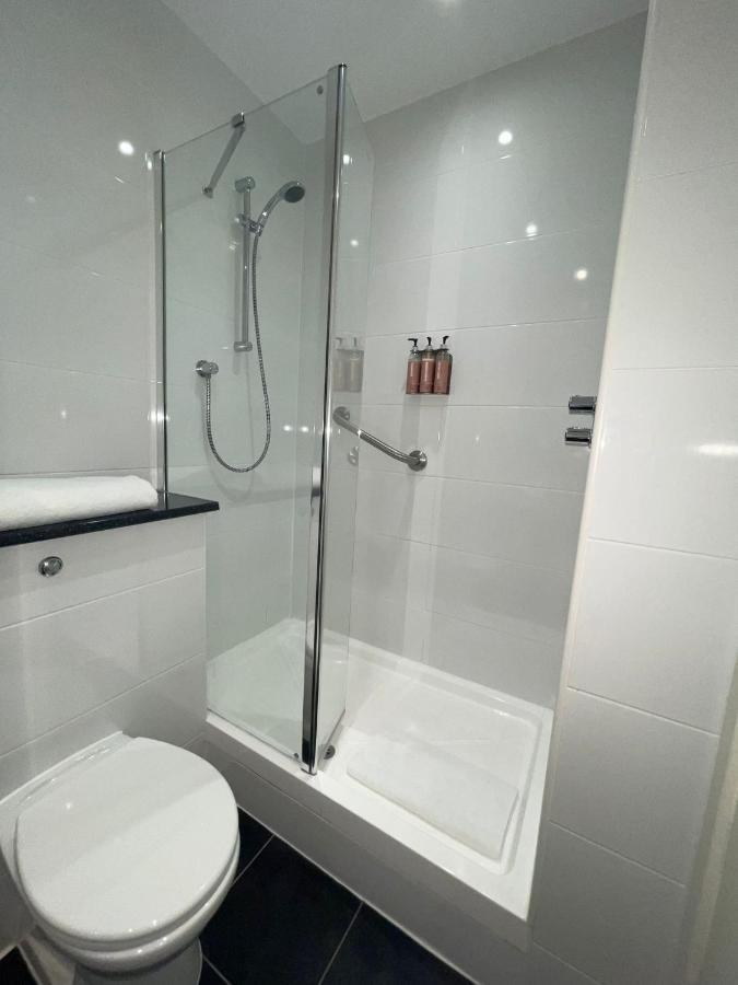 Executive Suite,1403428445:JPEG