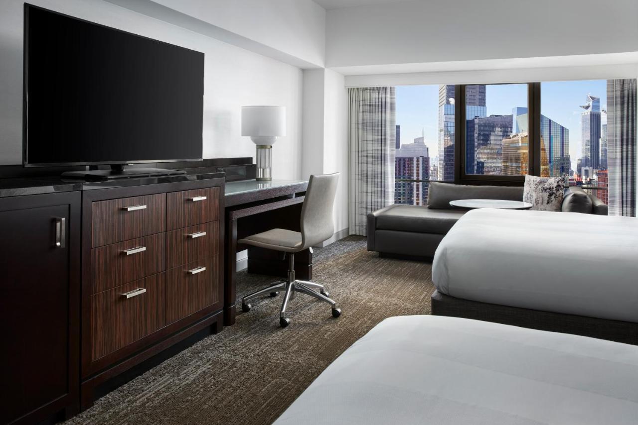 One-Bedroom Deluxe Suite Two Double Beds Sofa Bed Club Lounge Access,1773695720:JPEG