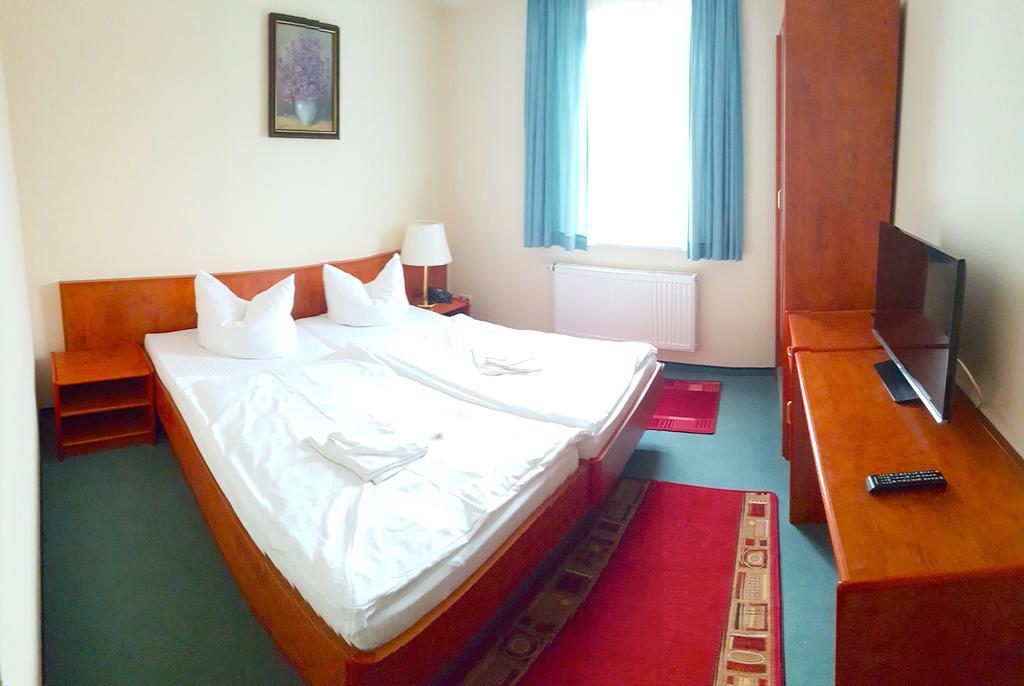 Standard Double Room,136719531:JPEG