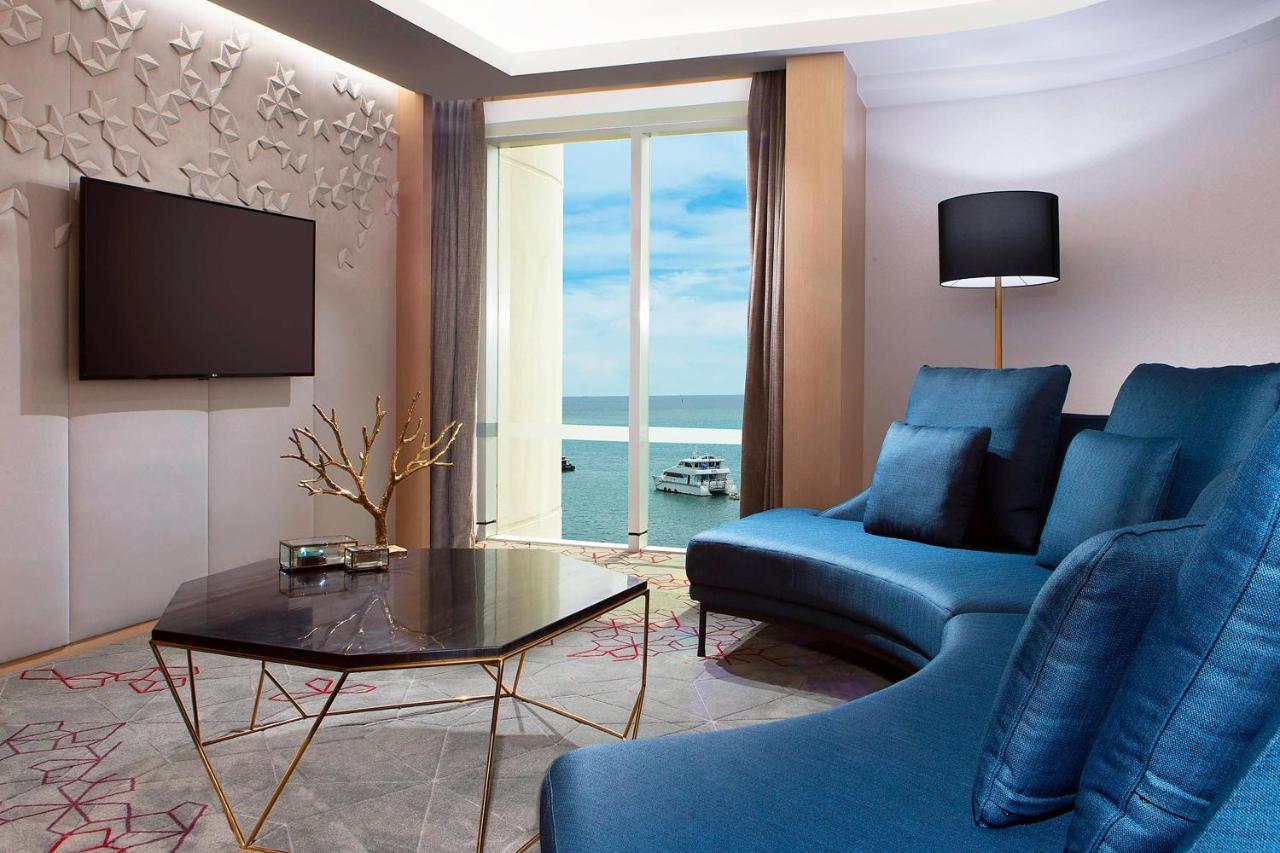One-Bedroom Suite Club Lounge Access,1164288819:JPEG