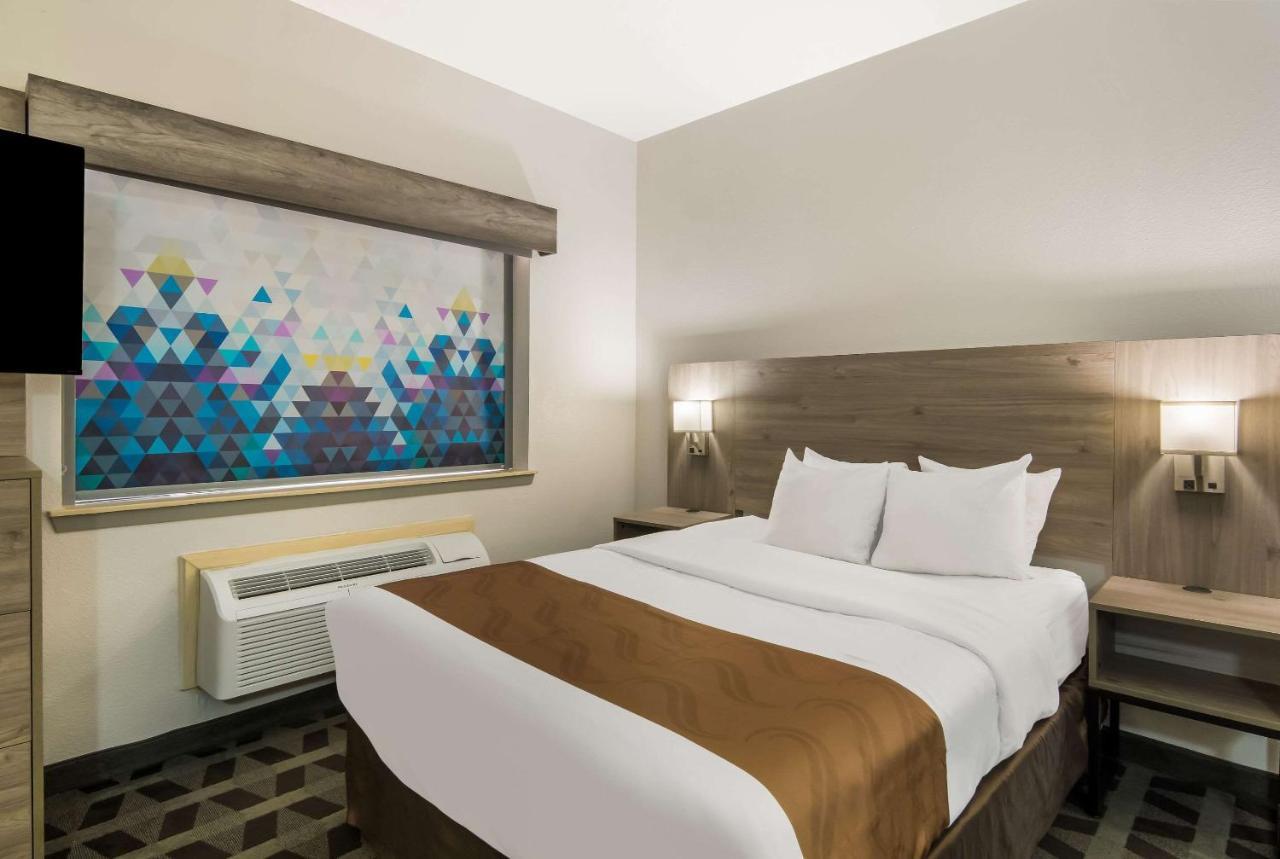 Queen Suite with Two Queen Beds - Non-Smoking,1412820452:JPEG