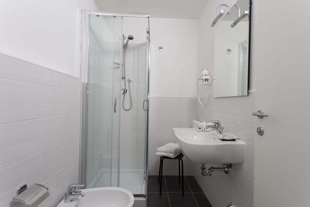 Standard Double or Twin Room,142816743:JPEG