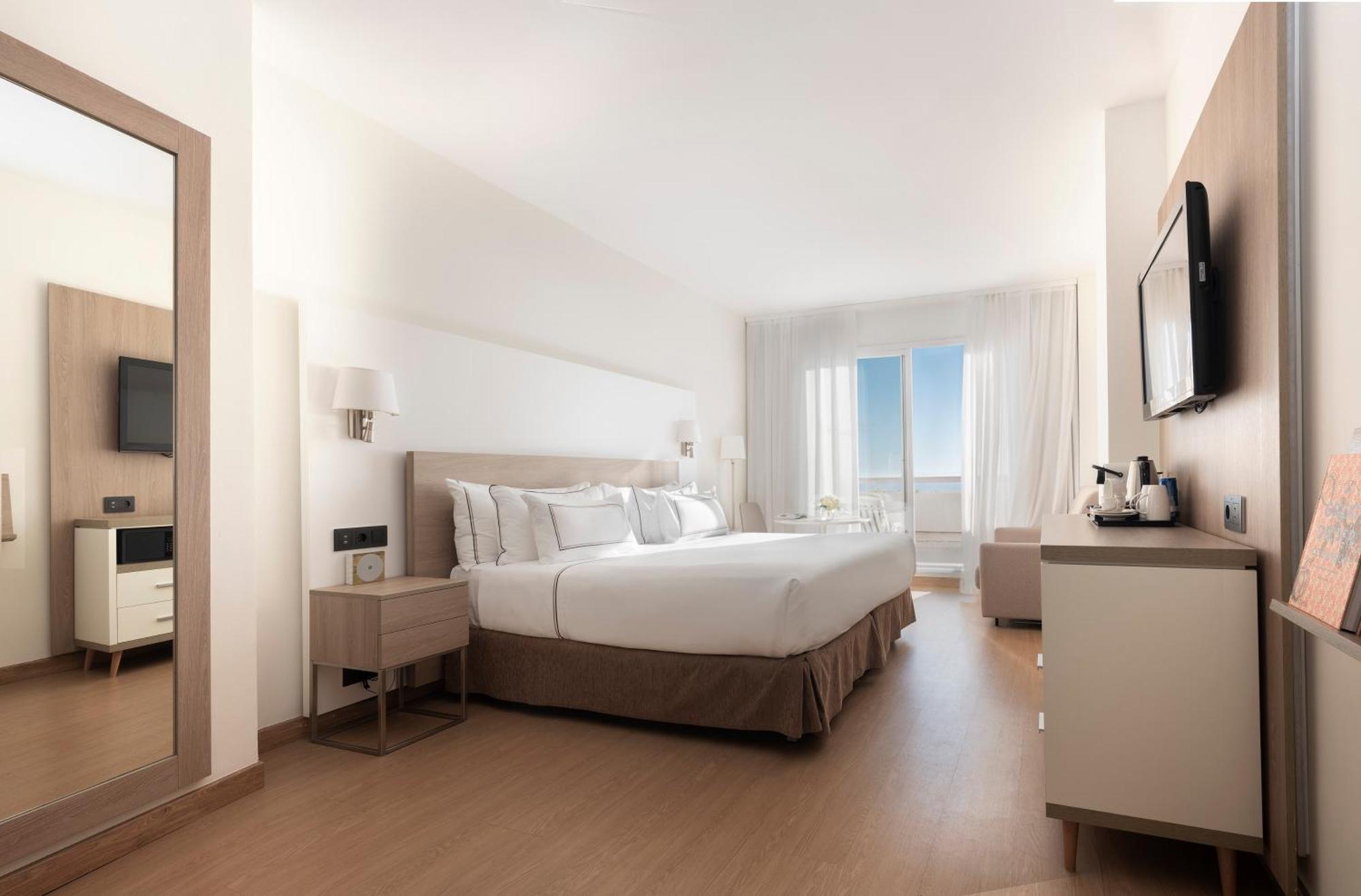 Junior Family Suite (2 Adults + 2 Children),1765151199:JPEG