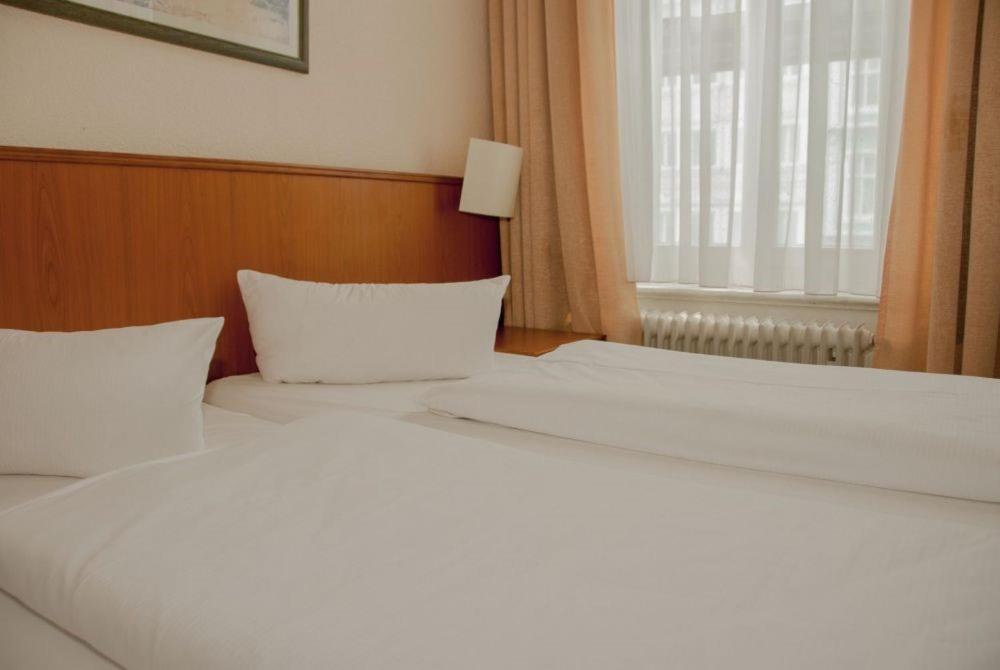 Economy Double Room,1528042492:JPEG