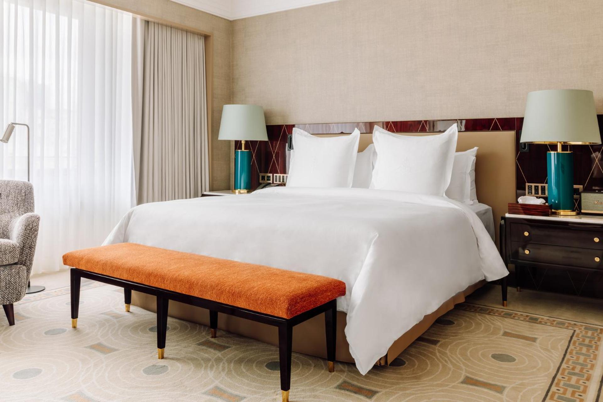 Superior Queen Room City View