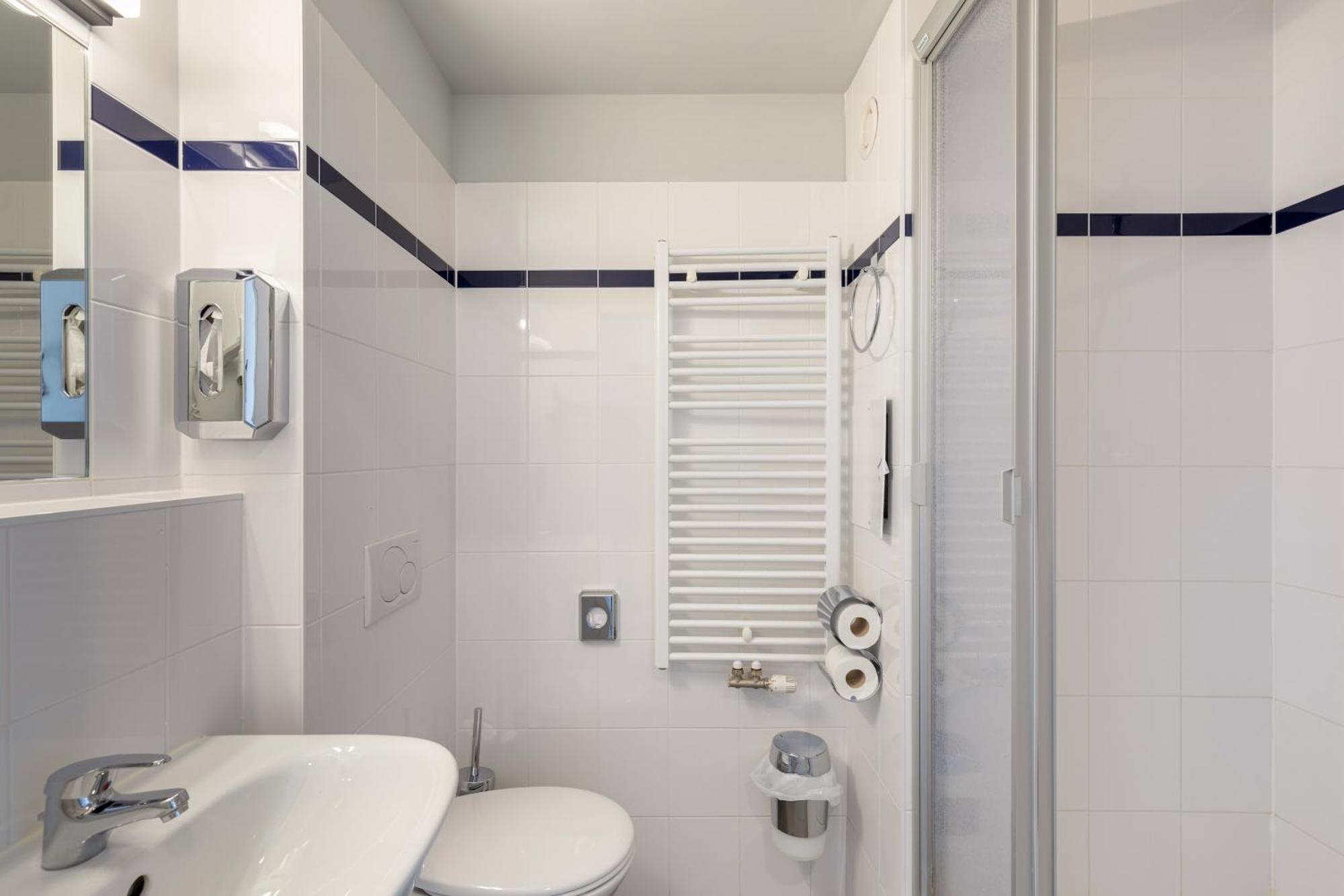 Twin room,1438062913:JPEG