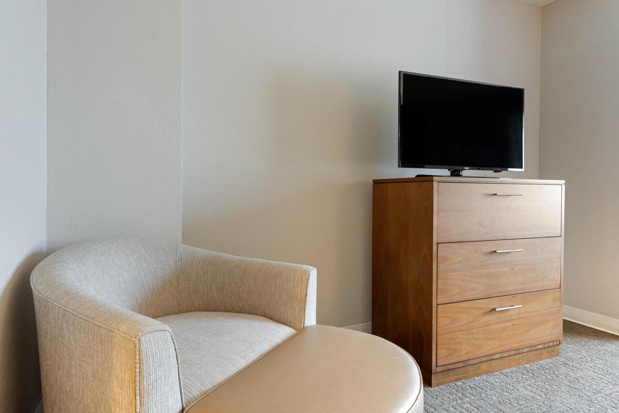 Two Bedroom Suite Four Double Beds Sofa Bed,1157435028:JPEG