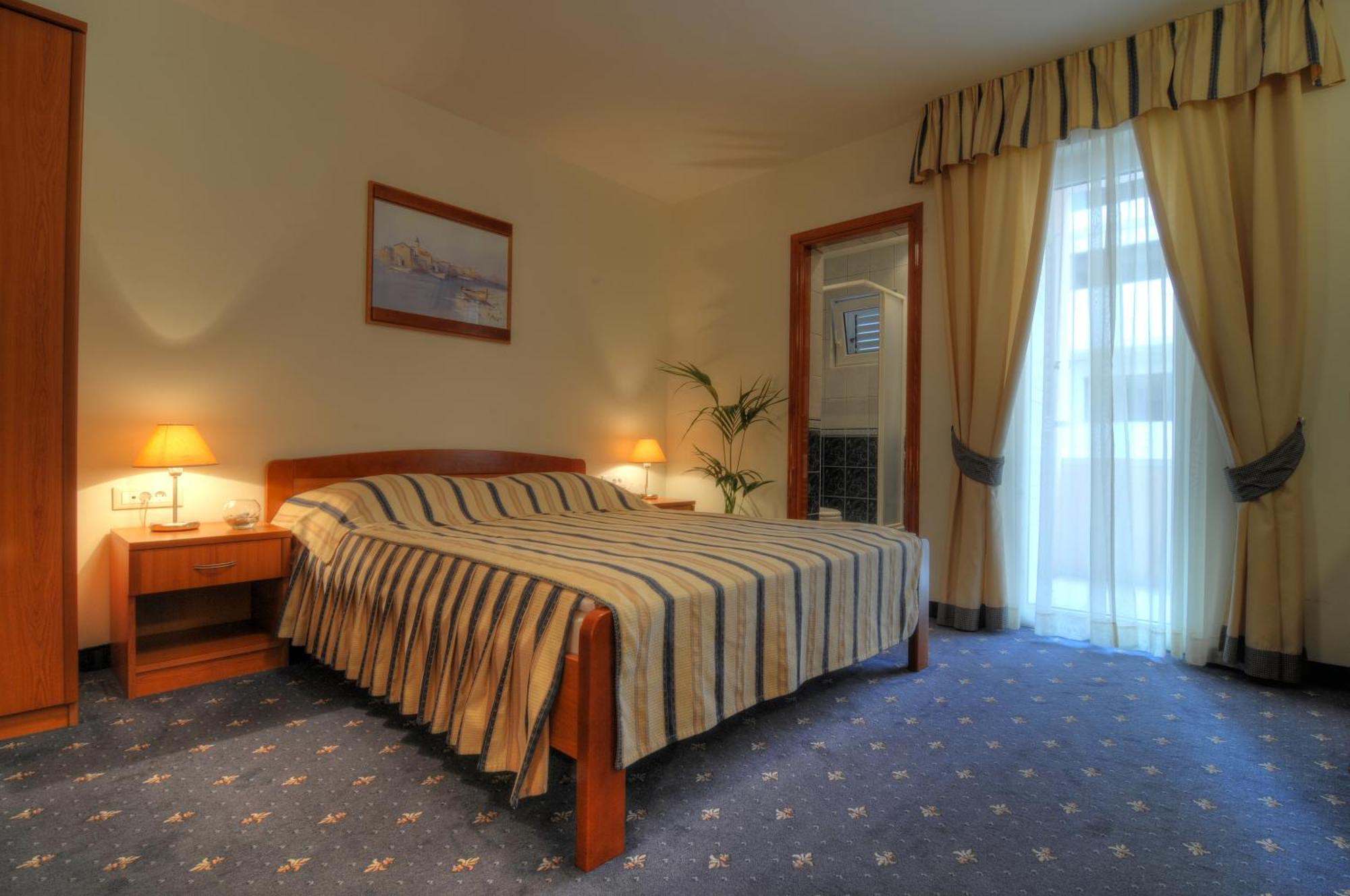 Double Room with Balcony and Mountain View,121378221:JPEG