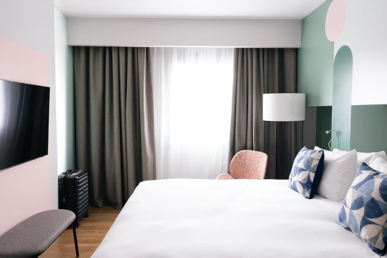 Standard Queen Room
