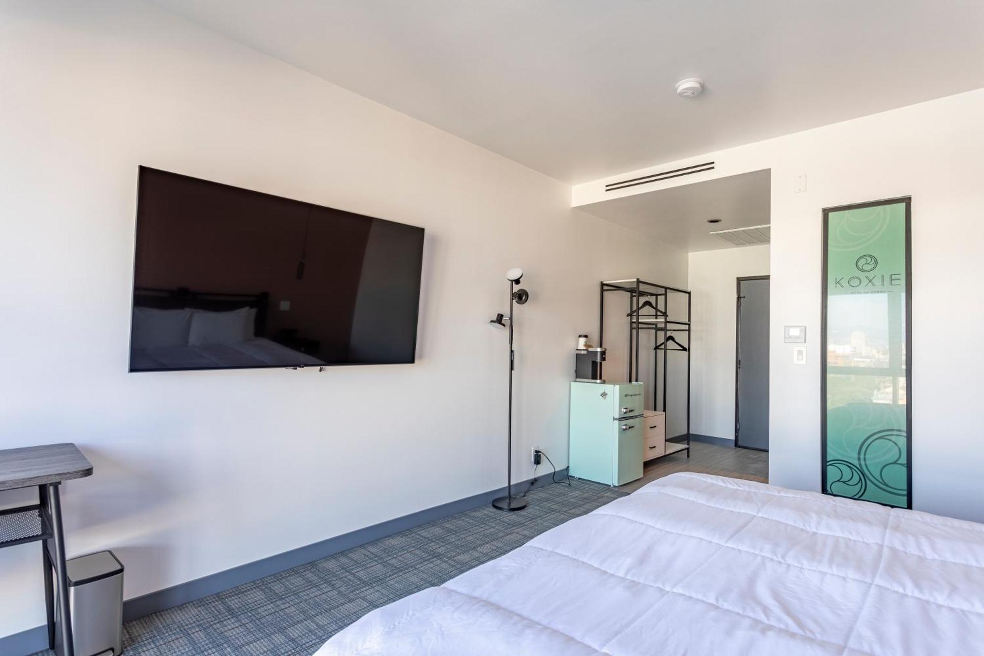 Superior King Room,1498949692:JPEG