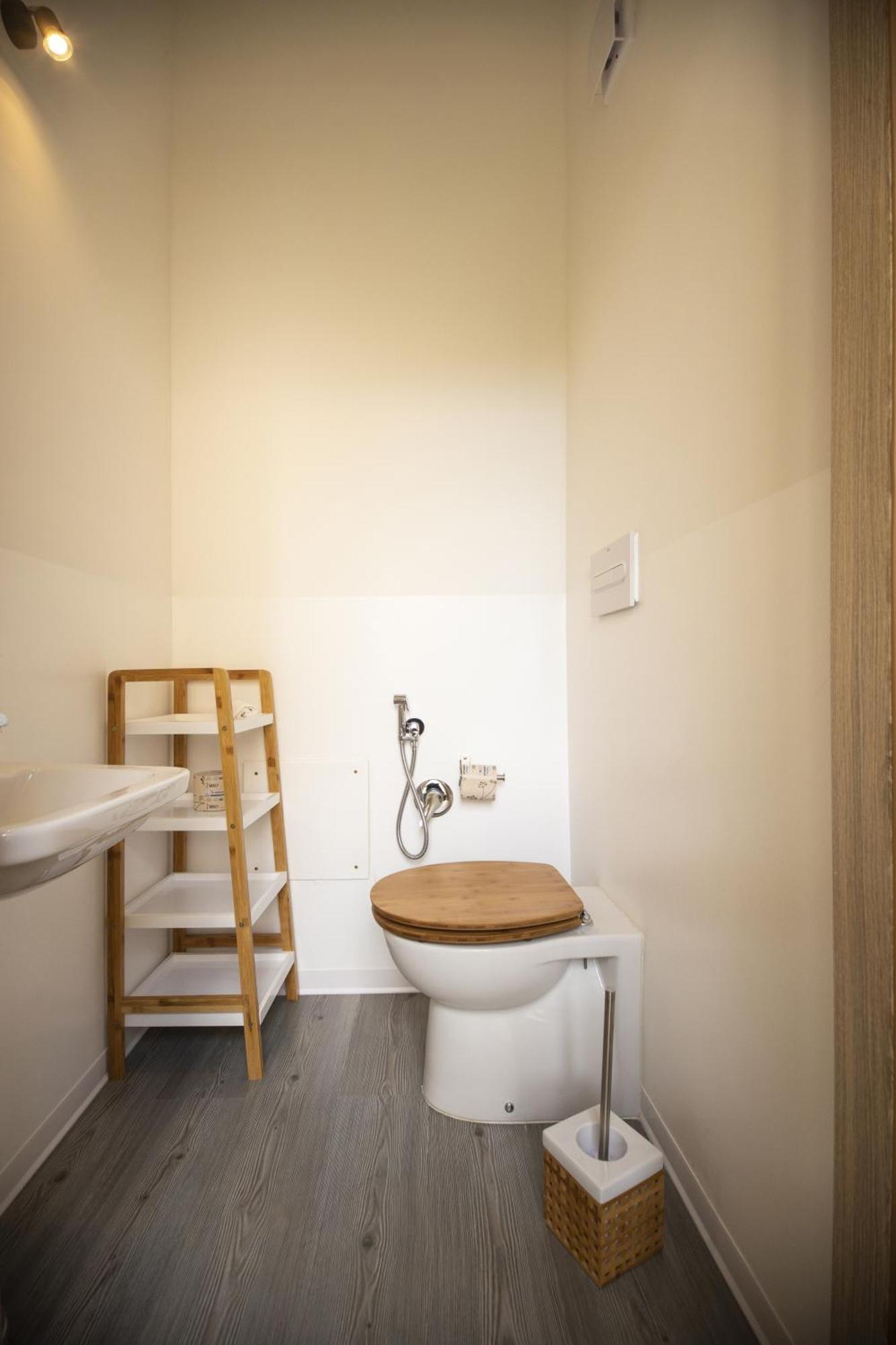 Double Room with Balcony,1499833447:JPEG