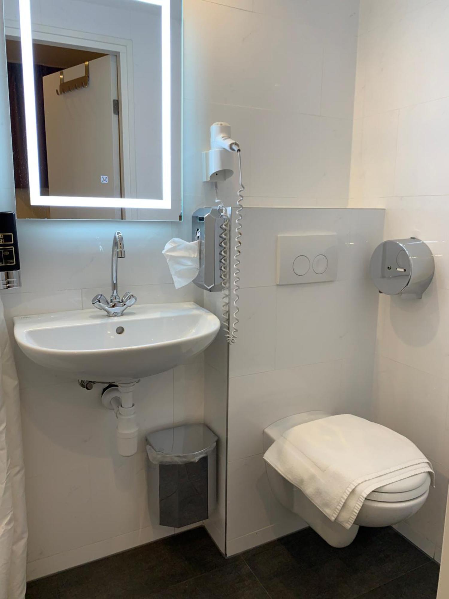Family Room with Private Bathroom,1611056144:JPEG