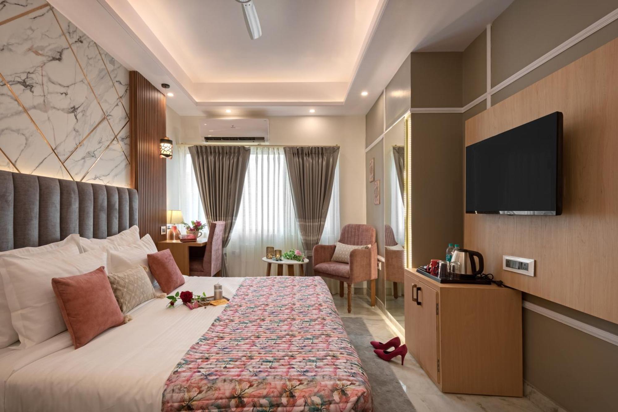 Premium Room European Style Décor City View Enjoy on F&B Spa car Hire Complimentary Welcome Drink & Hi-Tea Candlelight & Room Decoration available extra charge,1516970668:JPEG