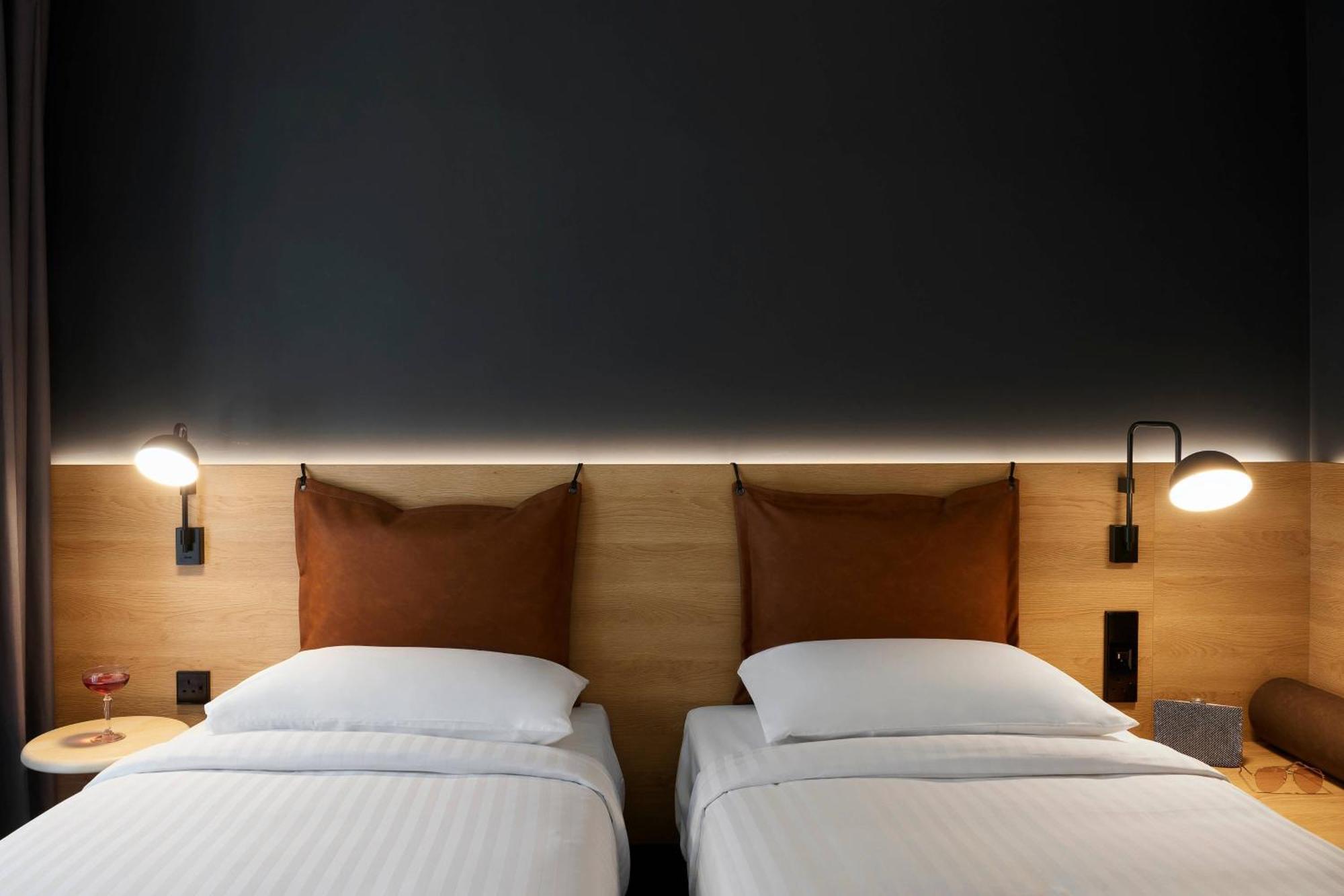 Moxy Twin Room,1532119861:JPEG