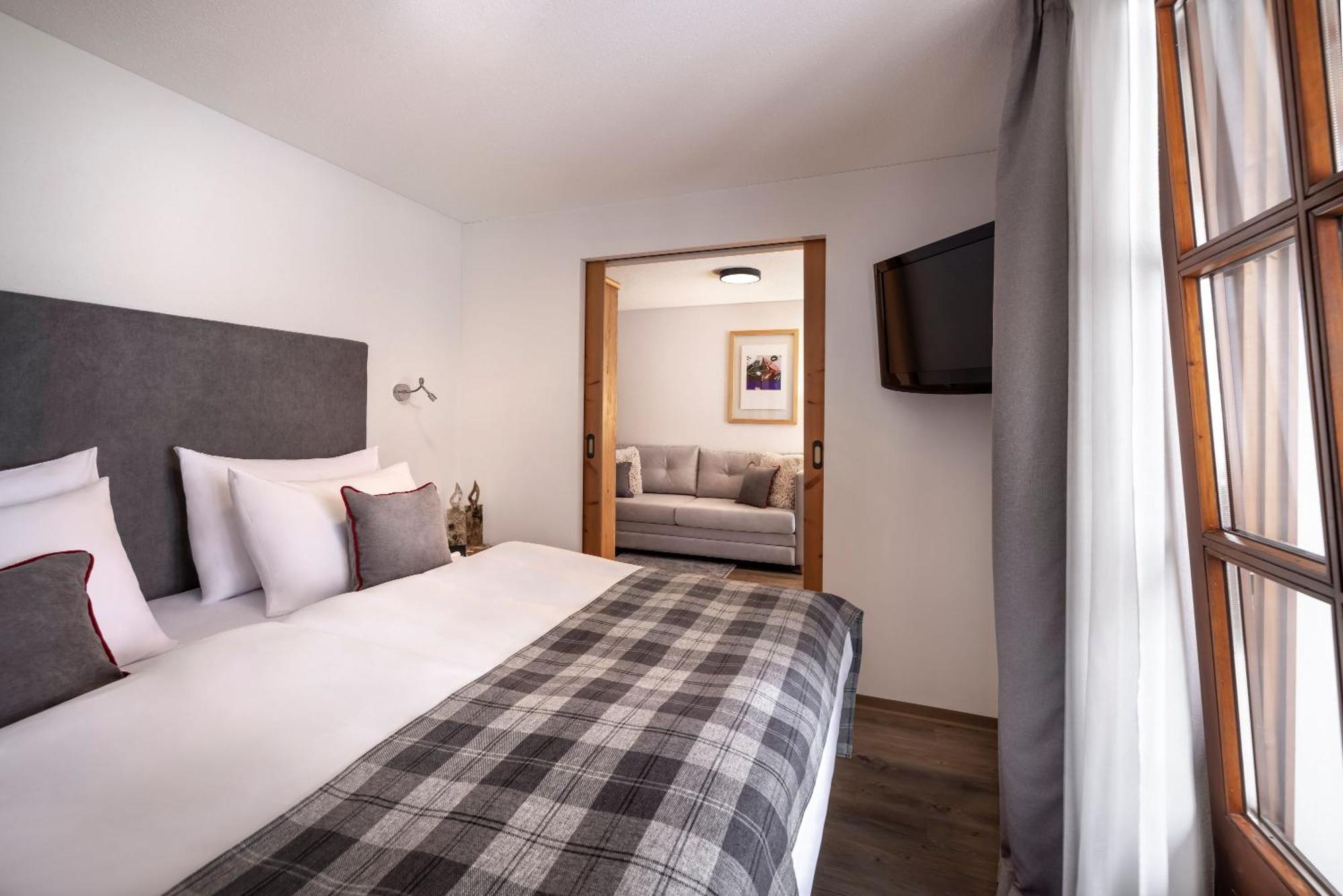 Junior Suite for 2+2,1534927396:JPEG