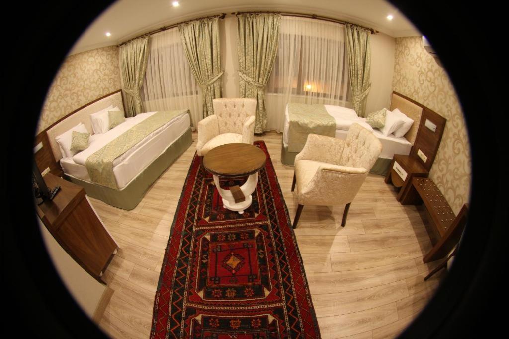 Deluxe Triple Room,1538830117:JPEG